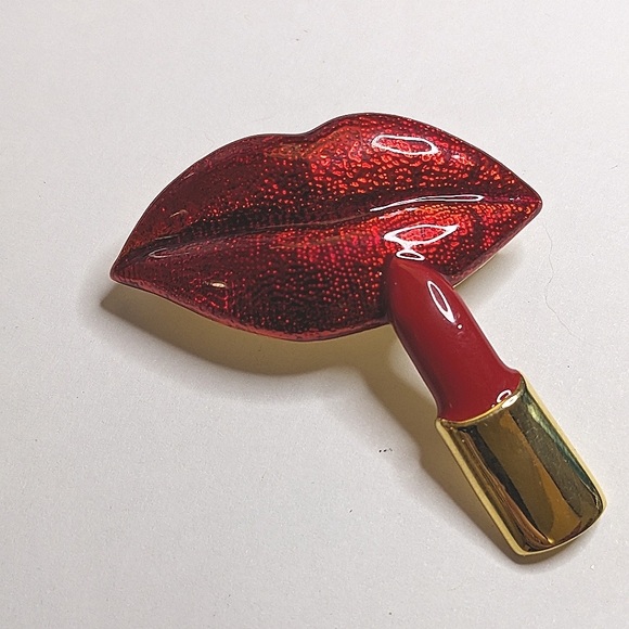 Jewelry - Vintage Polished Enamel And Gold Tone Lipstick Lips Brooch